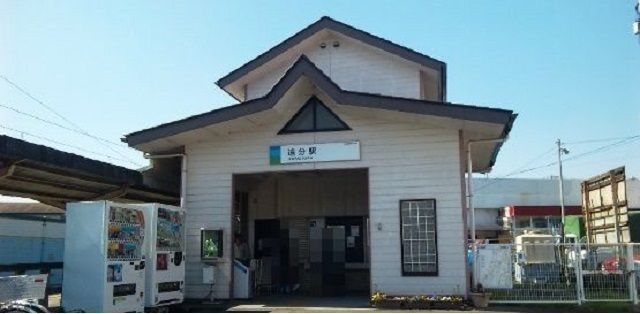 近くの駅まで450m（徒歩6分）