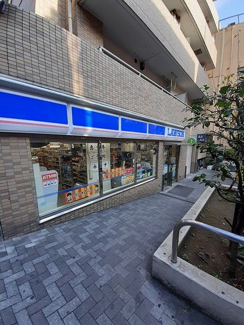 近くのコンビニまで162m（徒歩3分）