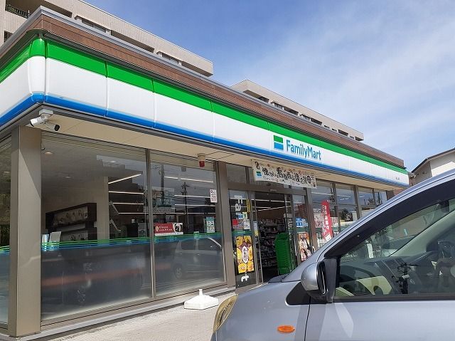 近くのコンビニまで550m（徒歩7分）