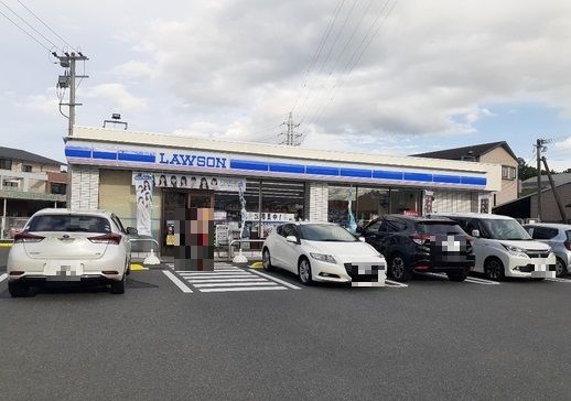 近くのローソン日田日の出町店まで750m（徒歩10分）