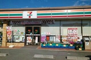 近くのコンビニまで900m（徒歩12分）