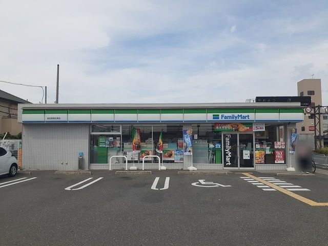 近くのファミリーマート様まで212m（徒歩3分）