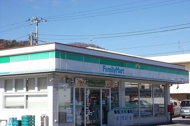 近くのファミリーマート修善寺駅北口店まで550m(徒歩7分)