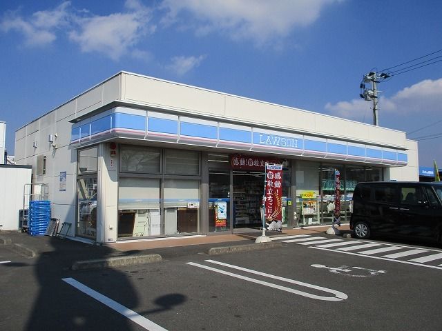 近くのローソン都城年見町店まで180m（徒歩3分）