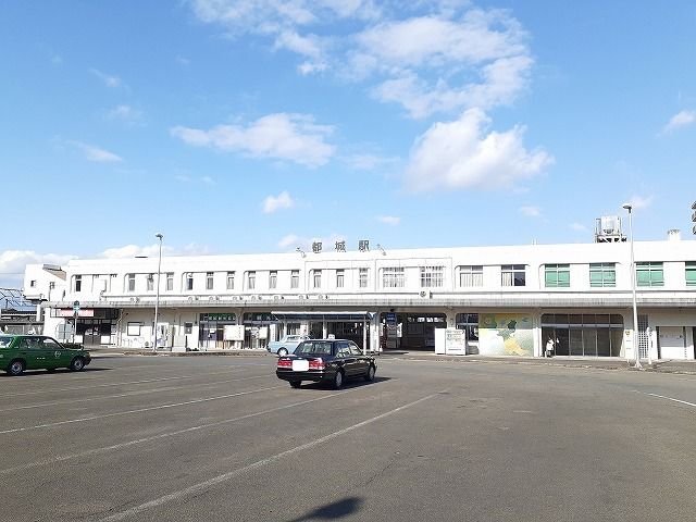 近くの都城駅まで1,100m（徒歩14分）