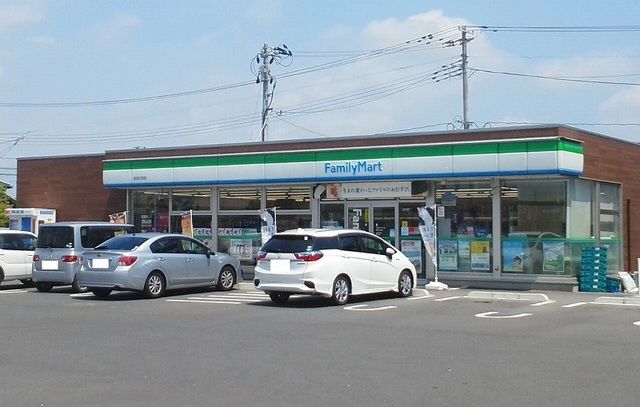 近くのファミリーマート佐沼江合店まで220m（徒歩3分）