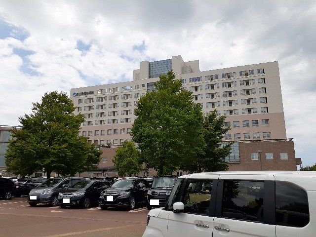 近くの県立新発田病院まで1,300m（徒歩17分）