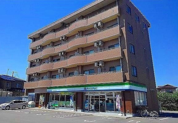 近くのコンビニまで465m（徒歩6分）