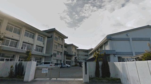 近くの鼓ヶ浦中学校まで800m(徒歩10分)