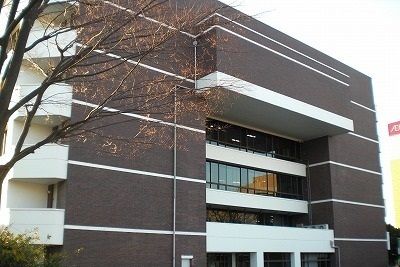 近くの大和市役所まで7,300m（徒歩92分）