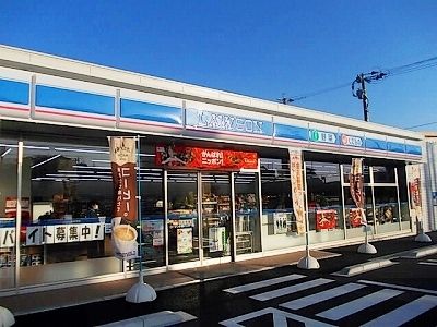 近くのローソンまで700m（徒歩9分）