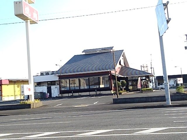 近くの焼肉ウエストまで760m（徒歩10分）