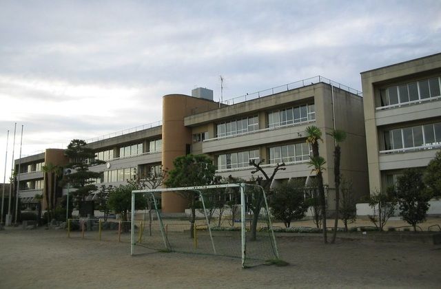 近くの太田市立綿内小学校まで1,500m（徒歩19分）