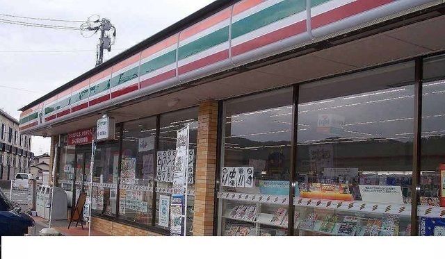近くのセブンイレブン岡山小山店まで350m（徒歩5分）