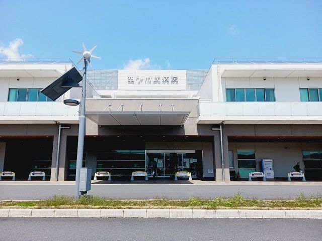 近くの西予市立西予市民病院様まで1,100m（徒歩14分）