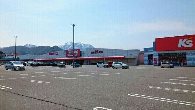 近くのイオンタウン糸魚川まで720m(徒歩9分)