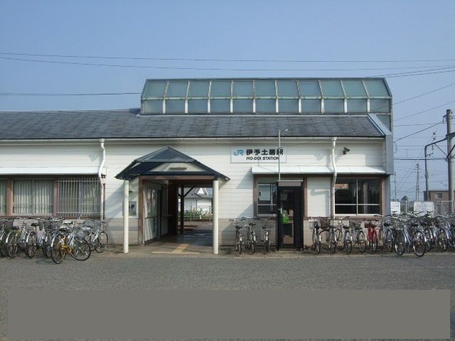 近くの駅まで1,400m（徒歩18分）