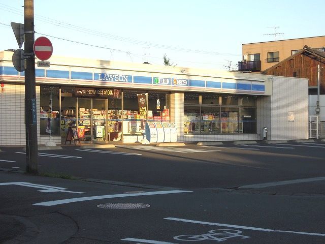 近くのローソン清水三光町店まで700m（徒歩9分）
