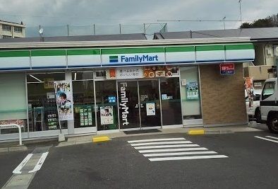 近くのファミリ－マ－トまで700m（徒歩9分）