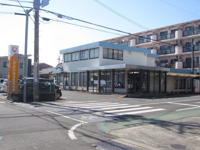 近くのしずおか焼津信用金庫新川出張所まで34m（徒歩1分）