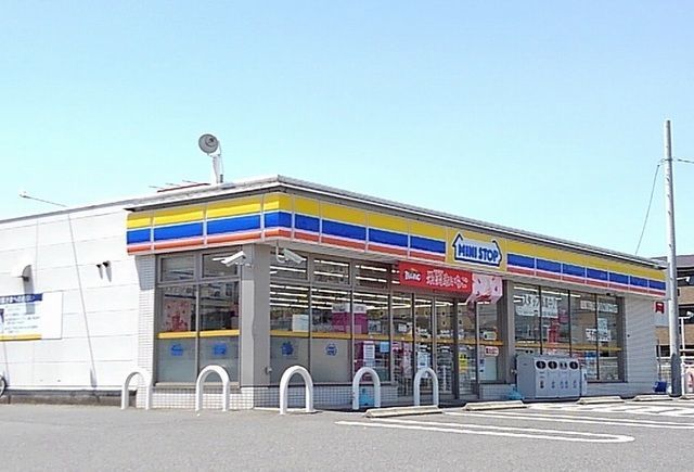 近くのコンビニまで400m（徒歩5分）