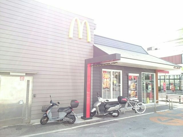 近くのマクドナルド国場十字路店まで300m(徒歩4分)