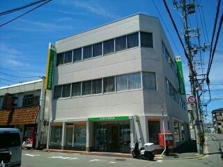 近くの銀行まで400m（徒歩5分）