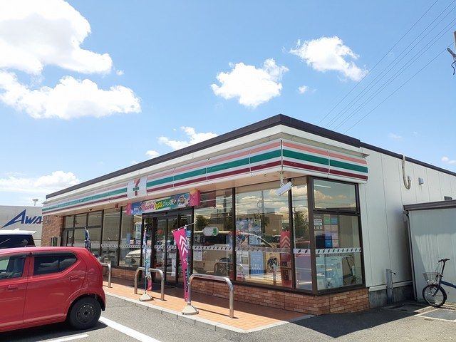 近くのコンビニまで450m（徒歩6分）