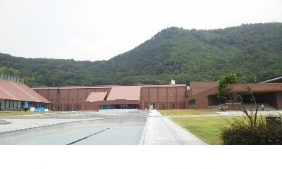 近くの福島県立美術館まで550m（徒歩7分）