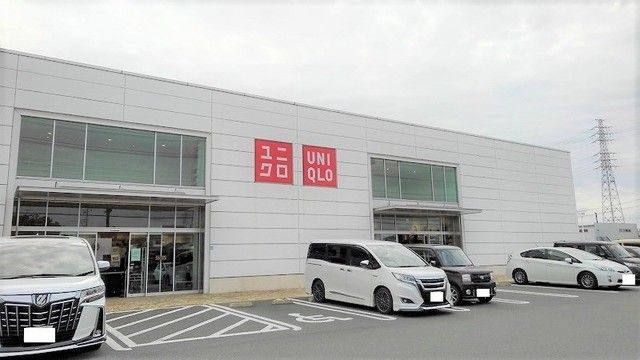 近くのユニクロ 富里インター店まで750m(徒歩10分)