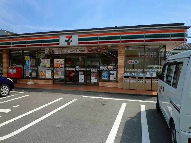 近くのコンビニまで500m（徒歩7分）