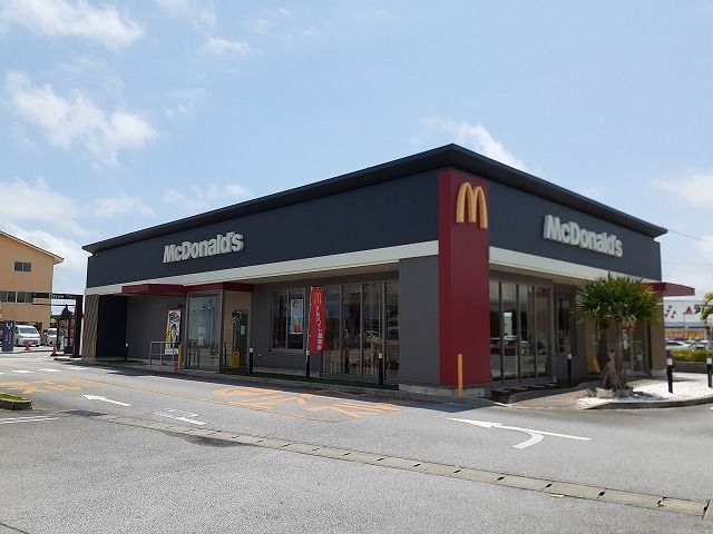 近くのマクドナルド具志川店まで750m(徒歩10分)