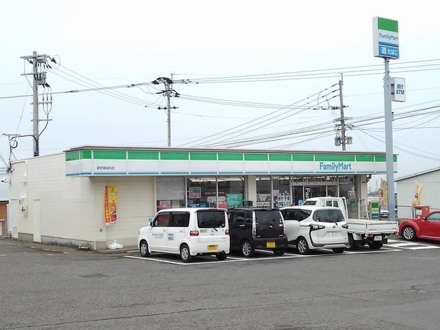近くのファミリーマート愛野展望台店まで1,200m（徒歩15分）