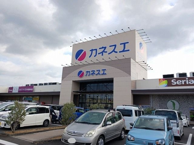 近くのカネスエ　レイクサイドガーデンまで400m（徒歩5分）