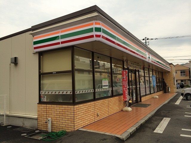 近くのセブンイレブンまで1,000m（徒歩13分）