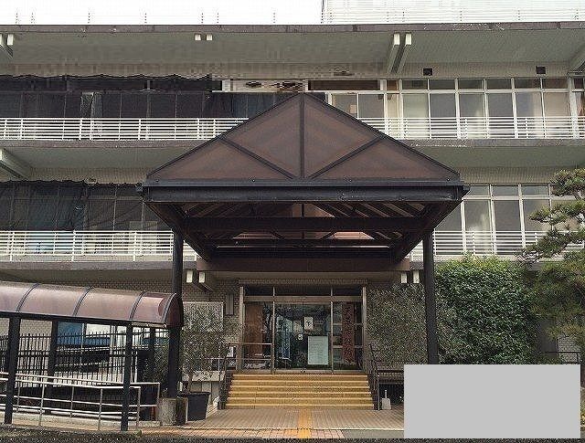 近くの天草市役所まで3,200m（徒歩40分）