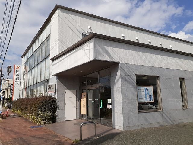 近くの熊本銀行川尻支店まで150m（徒歩2分）