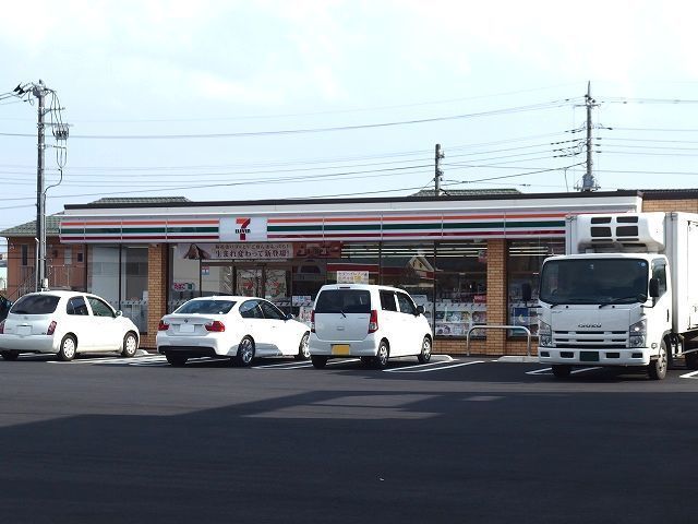 近くのセブンイレブン前橋西片貝町1丁まで900m(徒歩12分)