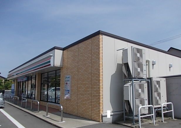 近くのセブンイレブン白山八ツ矢町店まで550m（徒歩7分）