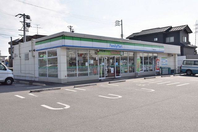 近くのファミリーマート東海富貴ノ台店まで450m（徒歩6分）