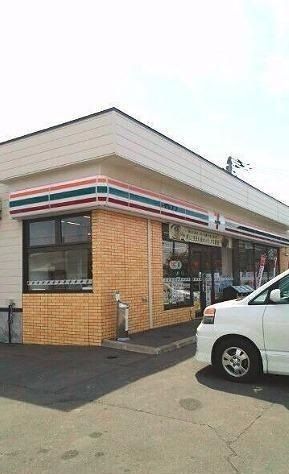 近くのセブンイレブンまで300m(徒歩4分)