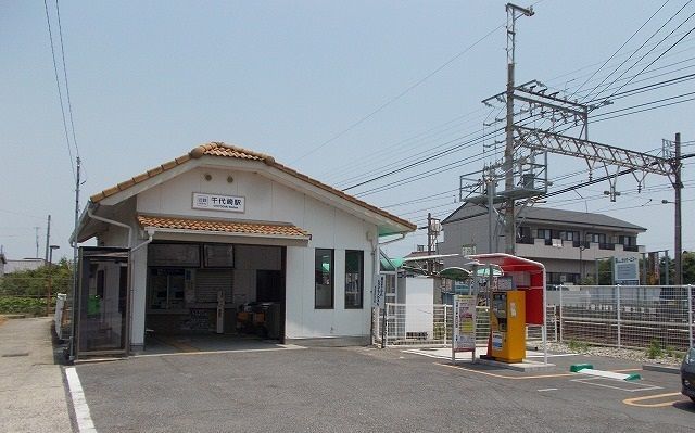 近くの近鉄名古屋線千代崎駅まで1,100m(徒歩14分)