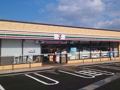 近くのコンビニまで500m（徒歩7分）