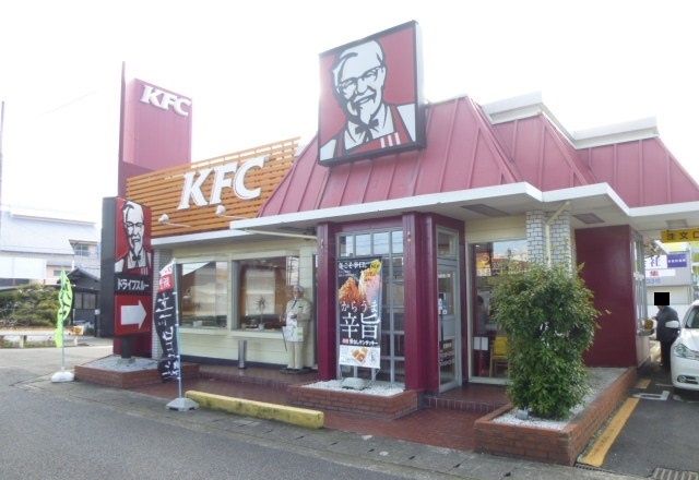 近くの飲食店まで400m（徒歩5分）