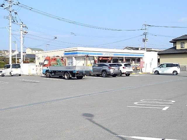 近くのローソン八女室岡店まで490m（徒歩7分）