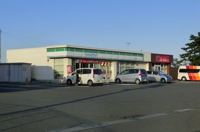 近くのファミリーマート 仙台空港前店まで1,300m(徒歩17分)
