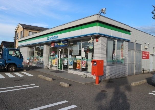 近くのコンビニまで850m（徒歩11分）