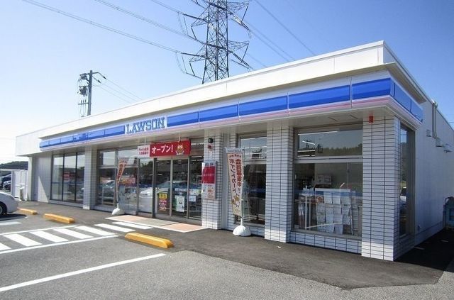 近くのローソン坂本町店まで350m（徒歩5分）