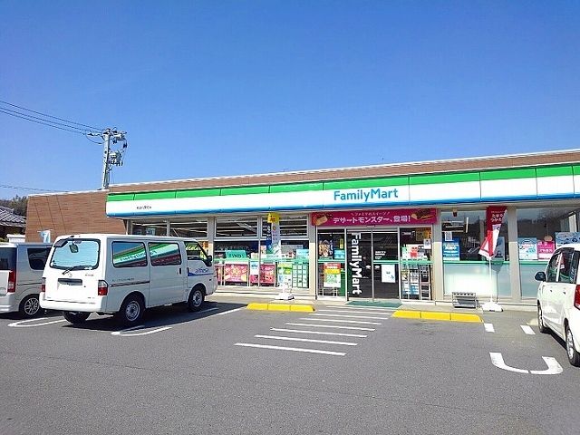 近くのファミリーマート尾道向東町店まで1,700m（徒歩22分）