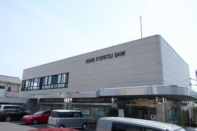 近くの大垣共立銀行まで700m（徒歩9分）